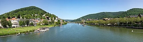 The Neckar in Heidelberg. Panorama from the Theodor-Heuss Bridge looking east. Left Neuenheim with Neckarwiesen, right old town and Königstuhl.